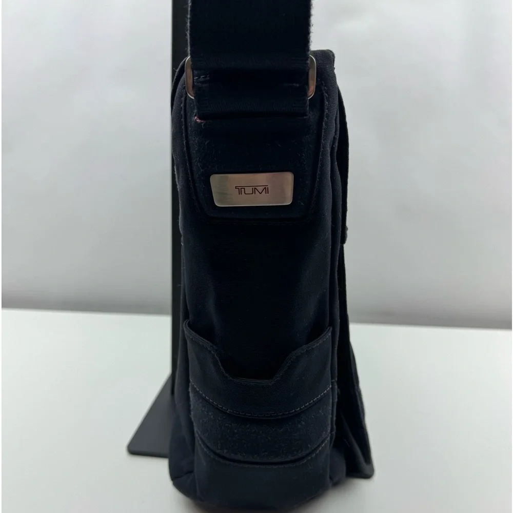 Tumi SANDO 6172D ‎ Black Computer Messenger Laptop Bag 16